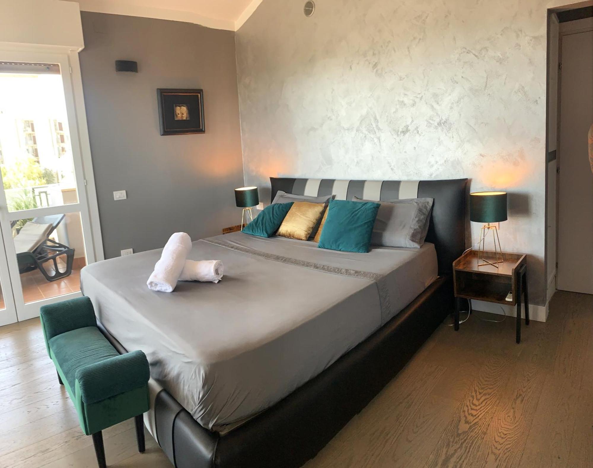 Penthouse Genneruxi Otel Cagliari Dış mekan fotoğraf